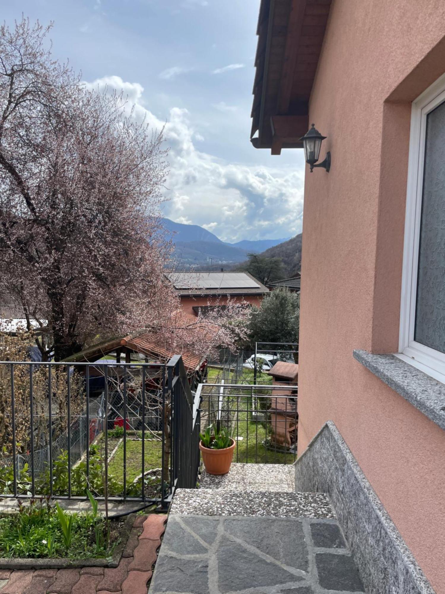 A Jump Into Sigirino Apartamento